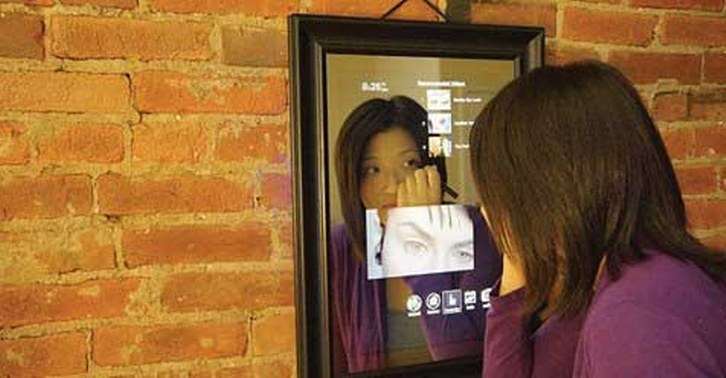 Sesle Kontrol Edebildiğiniz Dijital Ekranlı Ayna